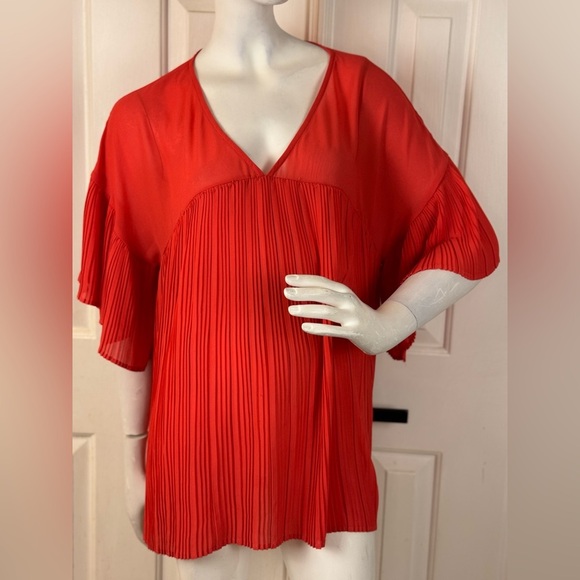 Umgee Red Pleated Batwing Blouse. C34 - Picture 1 of 10